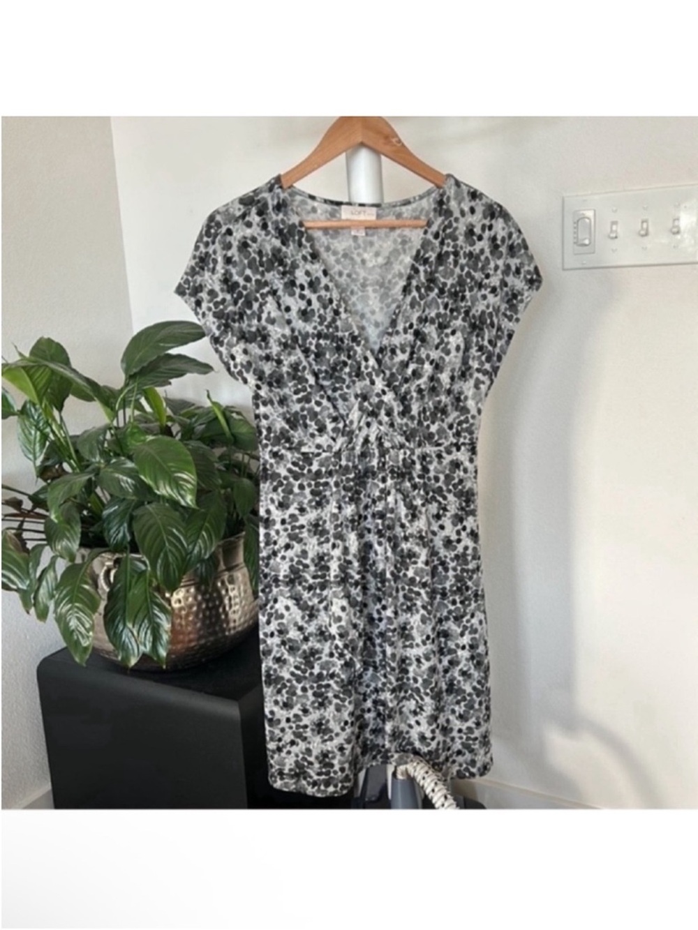 LOFT Faux Wrap Dress Sz S Petite V neck Stretchy Comfy Gray Black